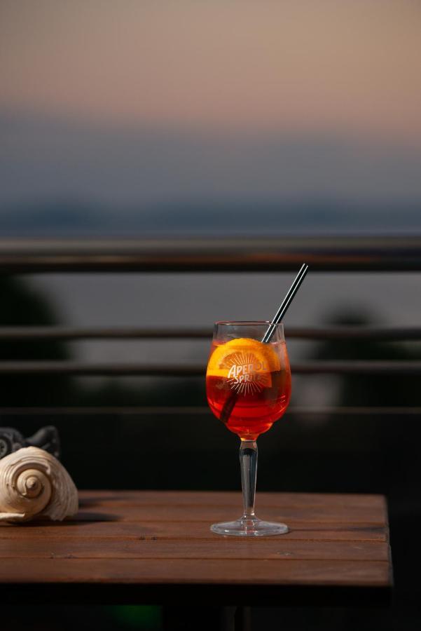 Sunset Studios - Suites With Seaview & Back Side Apartements Toroni Esterno foto