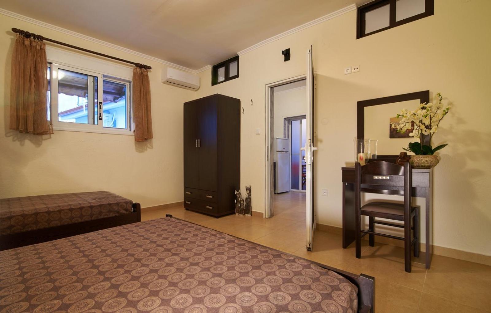 Sunset Studios - Suites With Seaview & Back Side Apartements Toroni Esterno foto